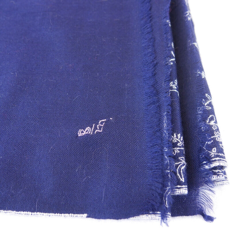 カシミヤ 手織り ストール｜ジャアリ 手刺繍 パシュミナ｜生地：紺｜刺繍（1色）：白色