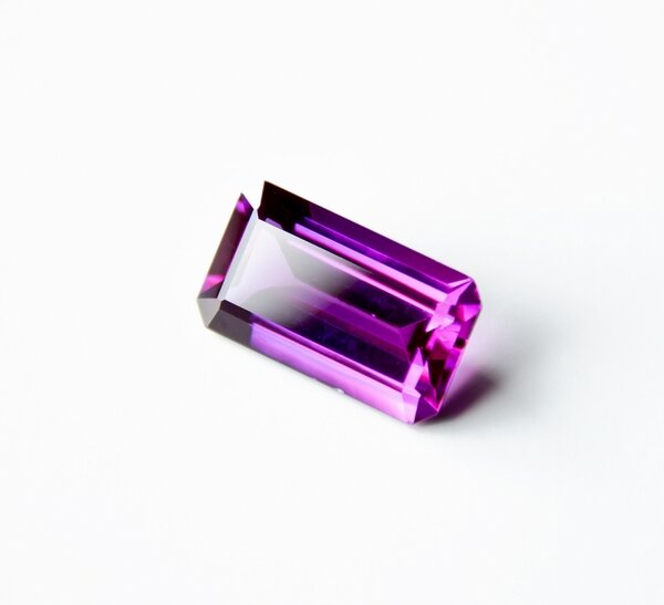 アメジスト（紫水晶）｜その魅力と人気の秘密を徹底解説！
